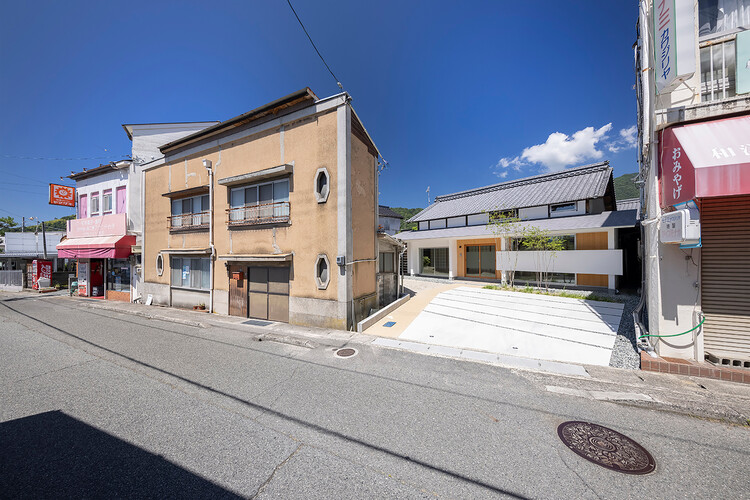 Дом в Кавадзири / Daisaku Hanamoto Architect & Associates - Экстерьерная фотография, окна, фасад