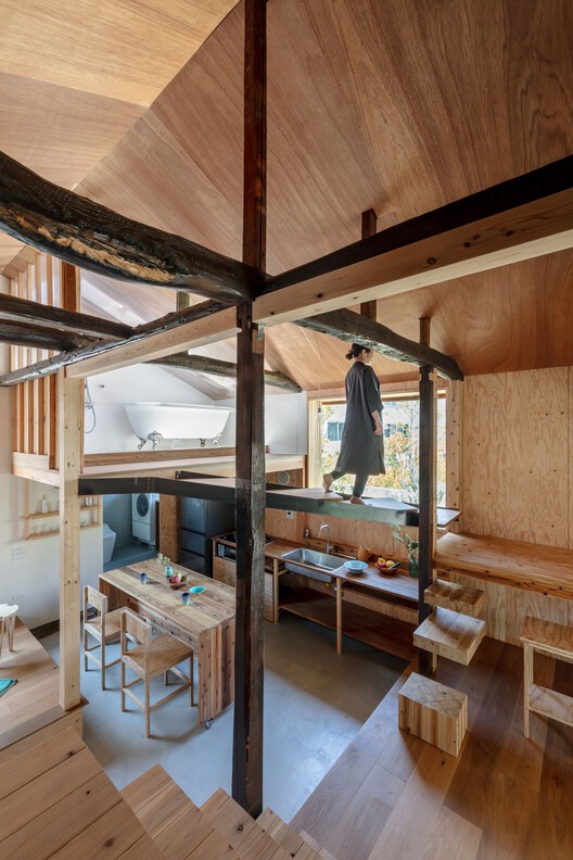 House for Gonda / Office for Environment Architecture - Интерьерная фотография, Кухня, Стол, Диван, Балка