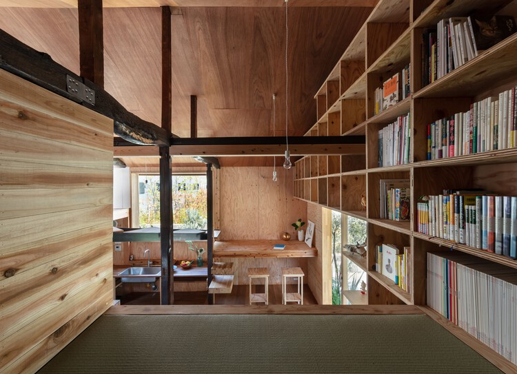 House for Gonda / Office for Environment Architecture - Интерьерная фотография, Гардероб, Стеллажи, Окна, Балка
