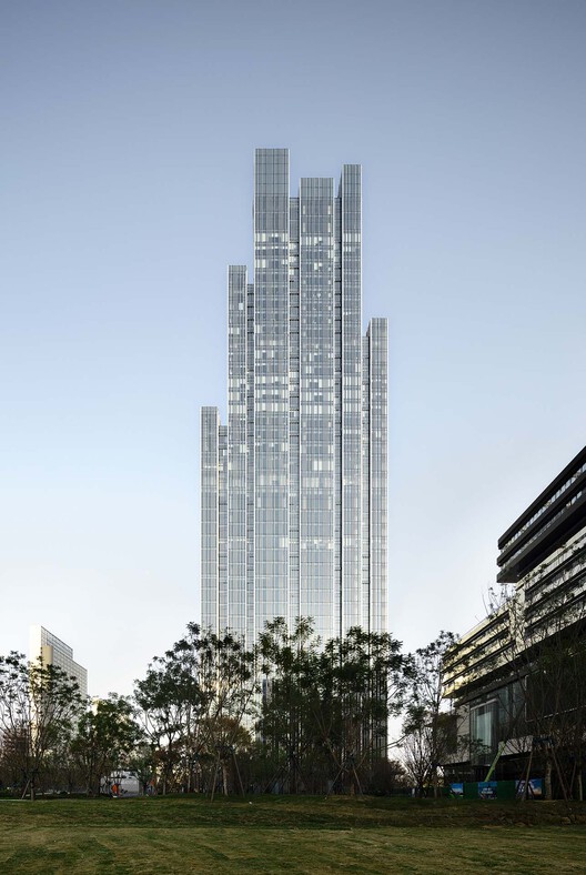 Oppo Technology & Research Center Tower / Gianni Botsford Architects + RJWu & Partner - Экстерьерная фотография, Городской пейзаж