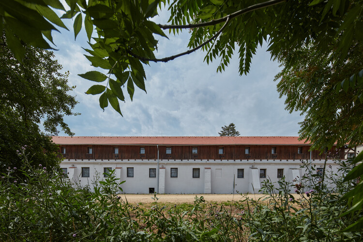 Kocanda Kravsko II Hotel and Event Space / ORA - Экстерьерная фотография, Окна, Фасад