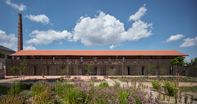 Kocanda Kravsko II Hotel and Event Space / ORA - Экстерьерная фотография, Окна, Сад