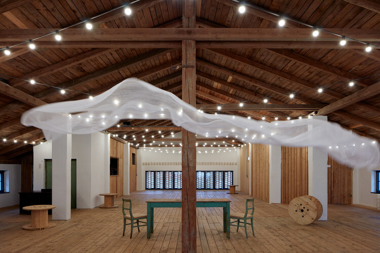 Kocanda Kravsko II Hotel and Event Space / ORA - Интерьерная фотография, Луч, Стул