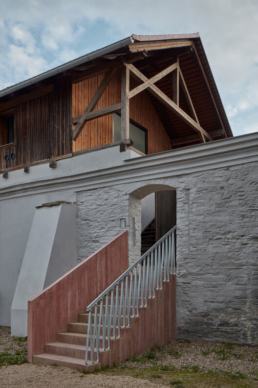 Kocanda Kravsko II Hotel and Event Space / ORA - Экстерьерная фотография, Окна, Лестницы, Фасад, Перила