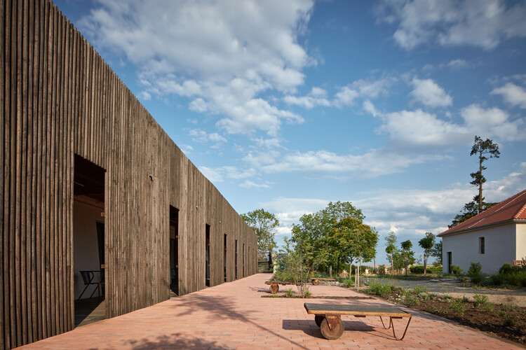 Kocanda Kravsko II Hotel and Event Space / ORA - Экстерьерная фотография, Окна