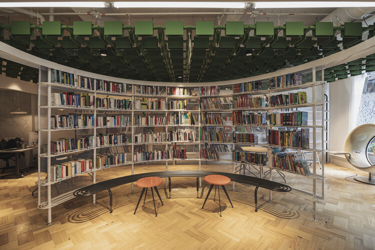 Renovación Goethe-Institut / Yemail Arquitectura - Интерьерная фотография, Гардероб, Стеллаж, Стул
