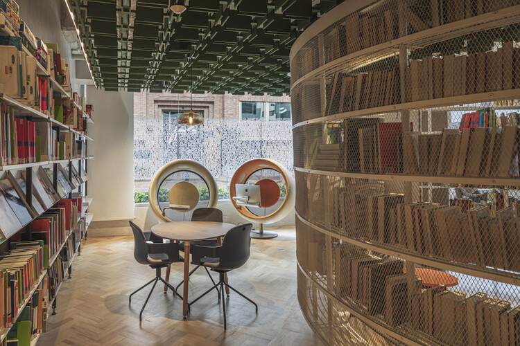 Renovación Goethe-Institut / Yemail Arquitectura - Интерьерная фотография, Стол, Стеллаж, Стул
