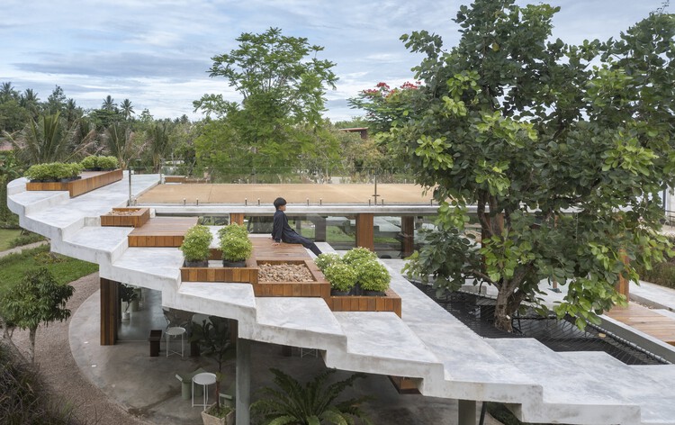 Кафе Pomelo Amphawa / Looklen Architects - Экстерьерная фотография, Сад
