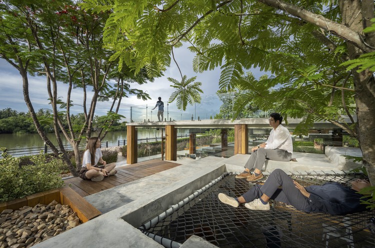 Кафе Pomelo Amphawa / Looklen Architects - Экстерьерная фотография