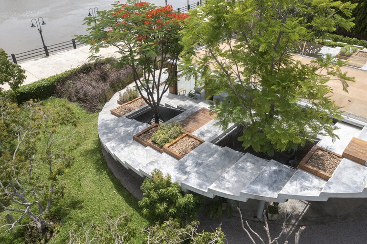 Кафе Pomelo Amphawa / Looklen Architects - Экстерьерная фотография, сад
