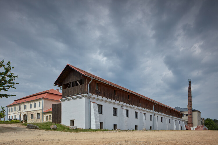 Kocanda Kravsko II Hotel and Event Space / ORA - Экстерьерная фотография, Окна
