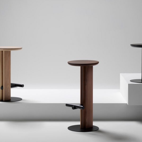 Табурет Rook от Ross Gardam среди новинок на Dezeen Showroom