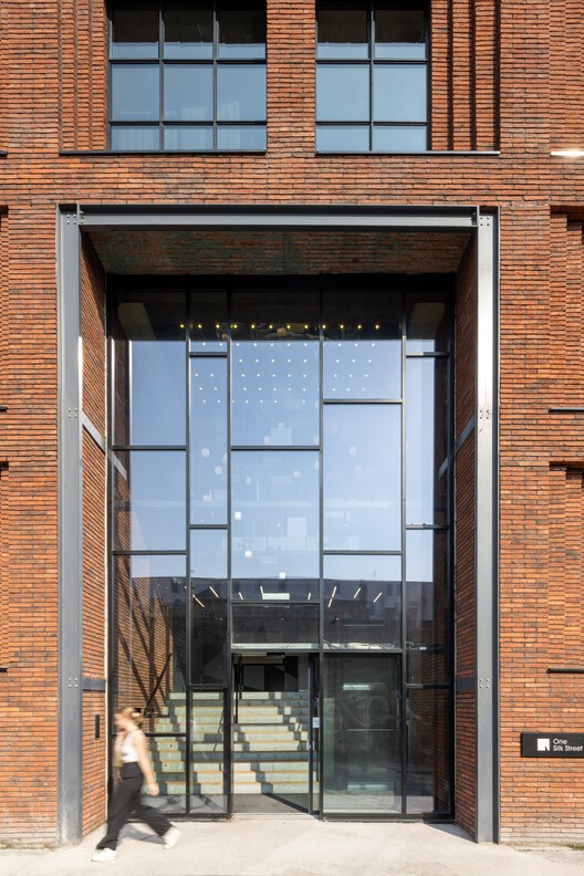 One Silk Street / Mecanoo - Фото экстерьера, Окна, Кирпич, Фасад