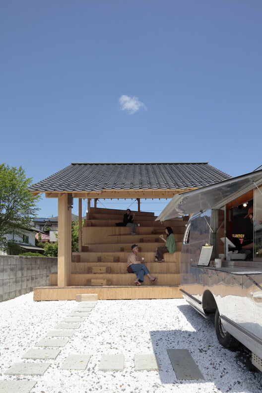 Контакты Nikki - Кафе / Takanori Ineyama Architects - Экстерьерная фотография