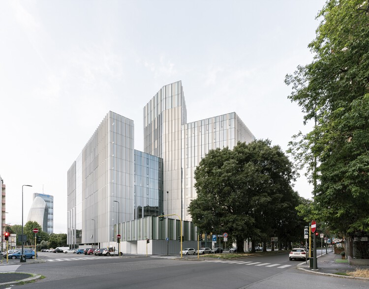 Офисное здание Pharo / Park Associati - экстерьерная фотография, фасад, городской пейзаж
