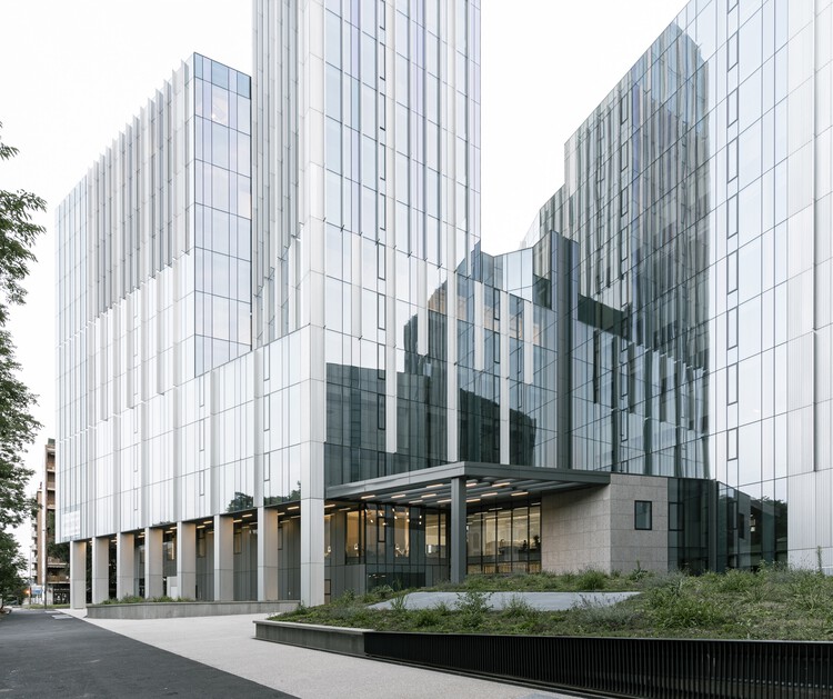 Офисное здание Pharo / Park Associati - Наружная фотография, Фасад