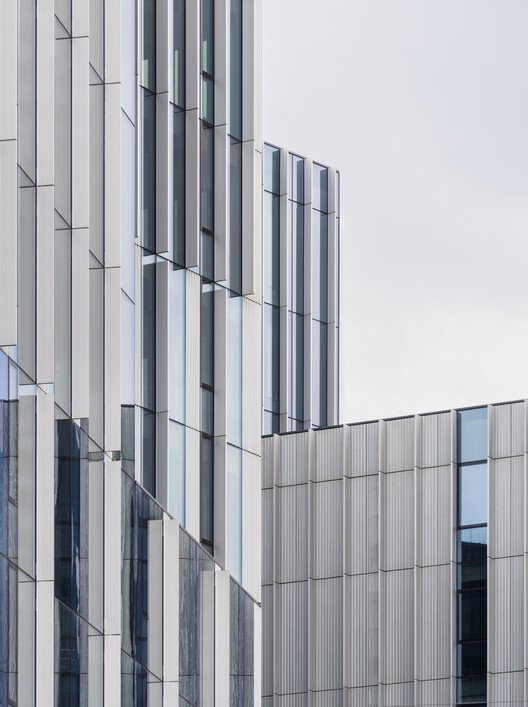 Офисное здание Pharo / Park Associati - Экстерьерная фотография, окна, стекло