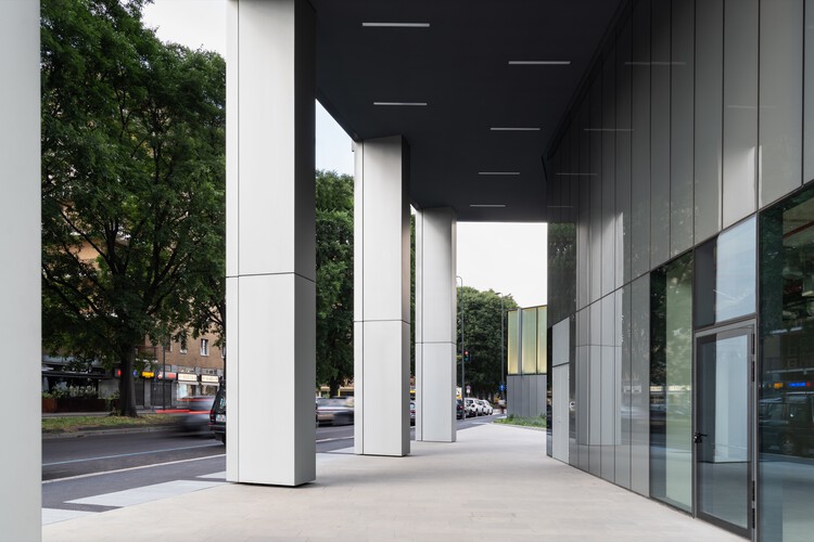 Офисное здание Pharo / Park Associati - Интерьерная фотография, Фасад, Колонна