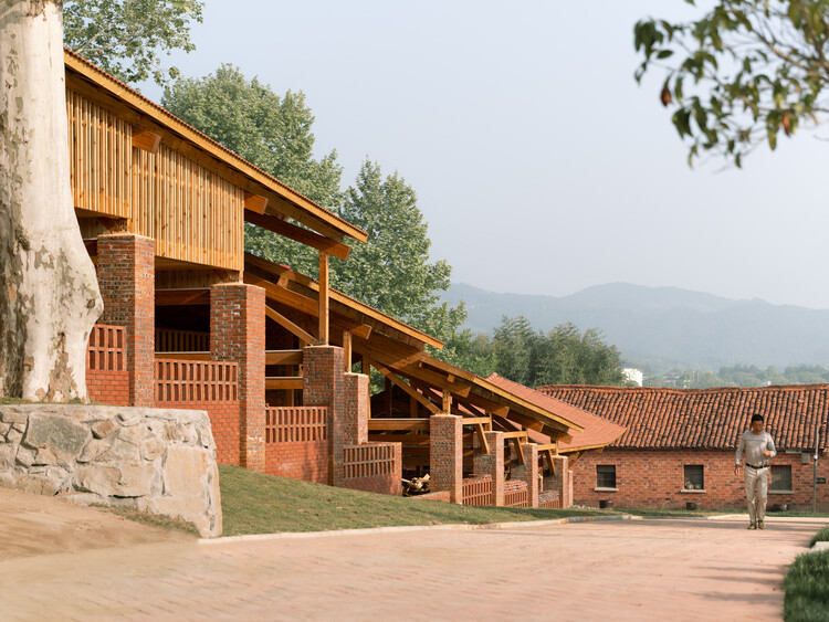 Doumu Dragon Kiln и ICH Lounge в Qianshan, Anhui / Greyspace Architects - экстерьерная фотография, фасад, балка
