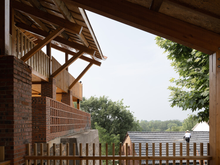 Doumu Dragon Kiln и ICH Lounge в Qianshan, Anhui / Greyspace Architects - внутренняя фотография, балка, забор, перила