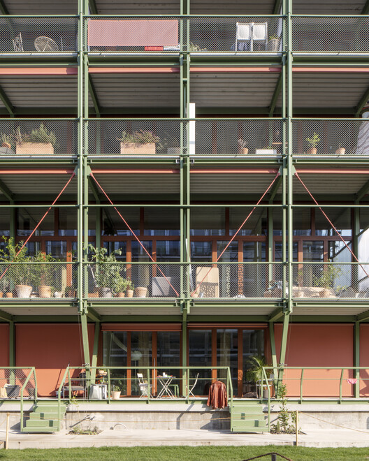 Преобразование винного погреба в жилье / Esch Sintzel Architekten - Интерьерная фотография, окна, фасад