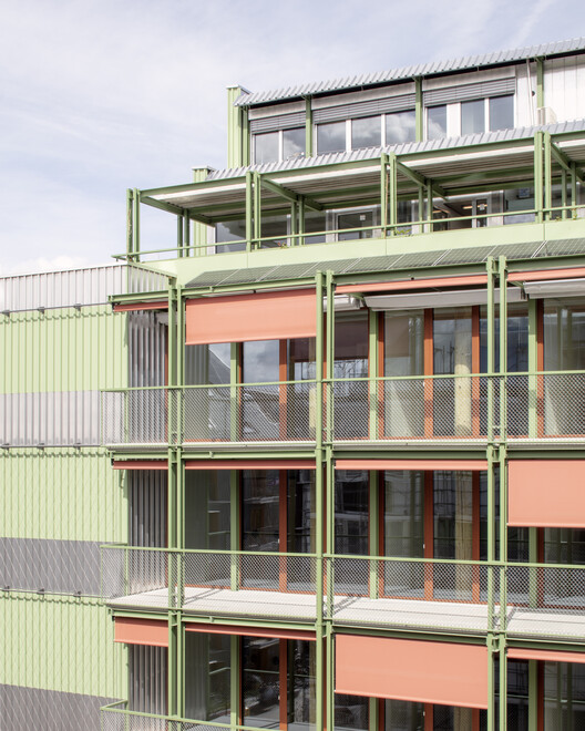 Преобразование винного погреба в жилой дом / Esch Sintzel Architekten - Наружная фотография, окна, фасад, балкон