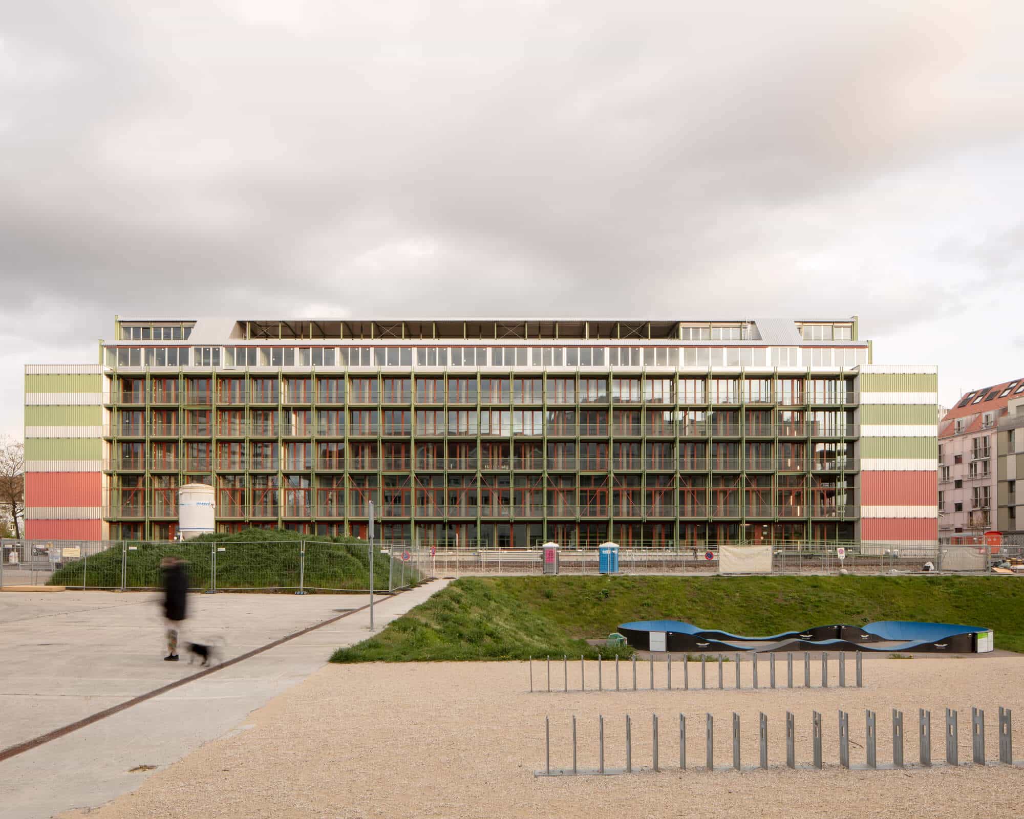 Преобразование винного погреба в жилье / Esch Sintzel Architekten