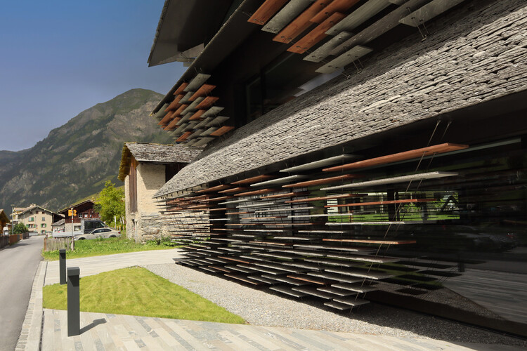 Изучение Haus Balma от Kengo Kuma Architects в Вальсе, Швейцария, через объектив Пола Клеменса — изображение 22 из 27