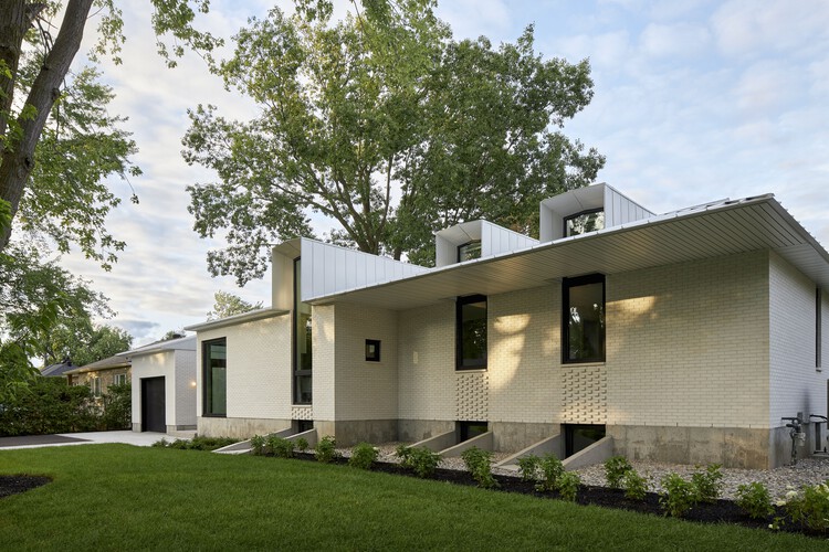 Range Life Home / RELM Builders + ПЛОТНОПЛОТ Архитектура - Фото экстерьера, Окна, Фасад