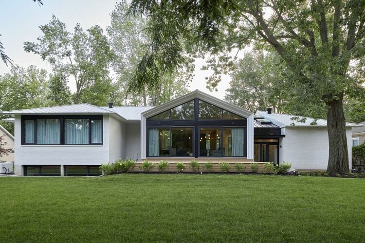 Range Life Home / RELM Builders + ПЛОТНОПЛОТ Архитектура - Фото экстерьера, Окна, Фасад