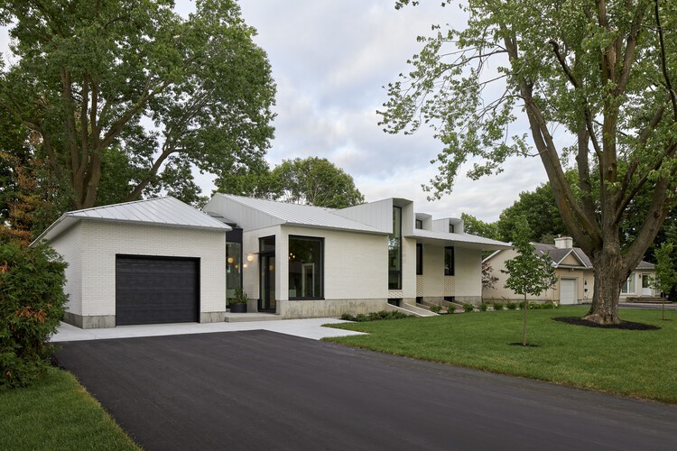 Range Life Home / RELM Builders + PLOTNONPLOT Архитектура - Фото экстерьера, Дверь, Фасад, Сад