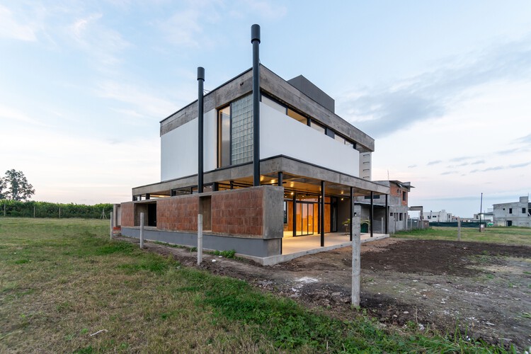 Дом в Альто-Верде / Estudio Giraudo - Экстерьерная фотография, Окна, Фасад