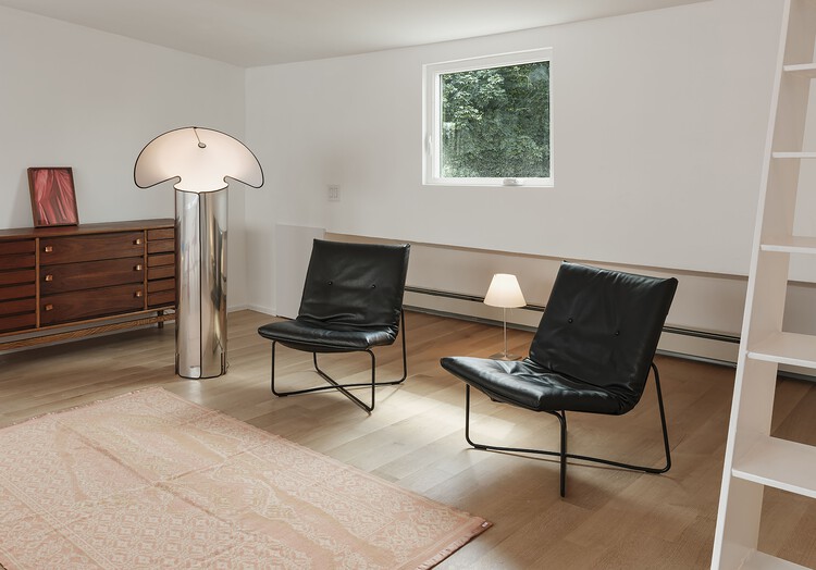 House M/Studio Atomic - Интерьерная фотосъемка, Гостиная, Окна, Стул