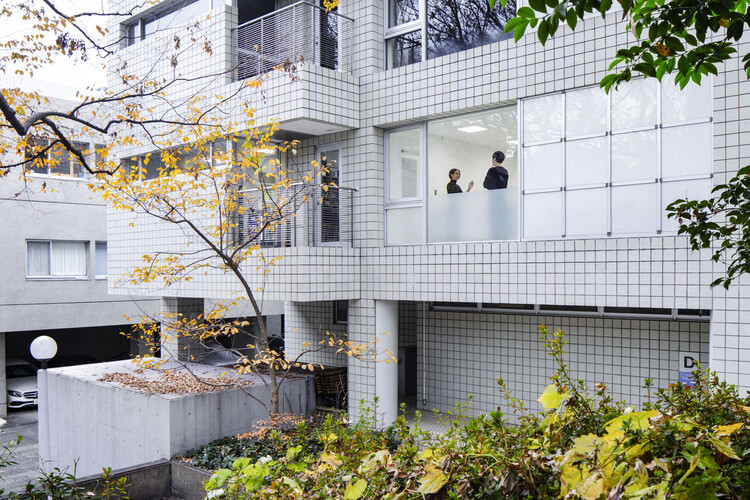 Головной офис GRAPH / Студия G architects - Экстерьерная фотосъемка, Окна, Фасад