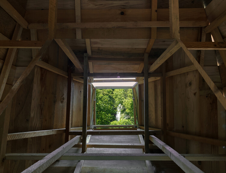 Periscope Hut / ELSE - Интерьерная фотография, Луч, Лес
