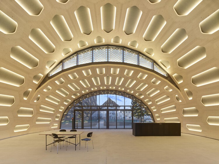   livMatS Biomimetic Shell / ICD/ITKE University of Stuttgart + IntCDC - Интерьерная фотография, Windows, Chair, Arch