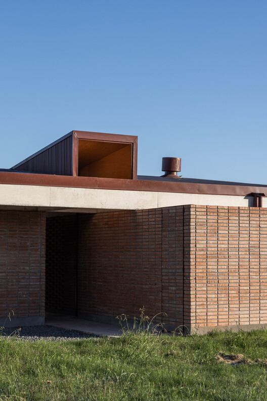 Grid House / Estudio VA arquitectos - Экстерьерная Фотография, Кирпич, Фасад