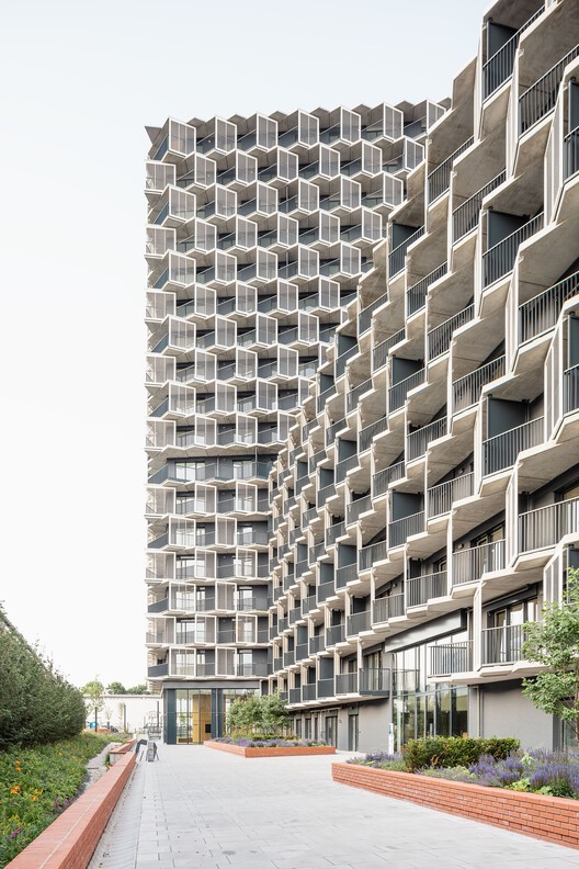 RAC Жилые многоэтажки Račianska / AllesWirdGut Architektur - Экстерьерная фотография, Фасад, Окна