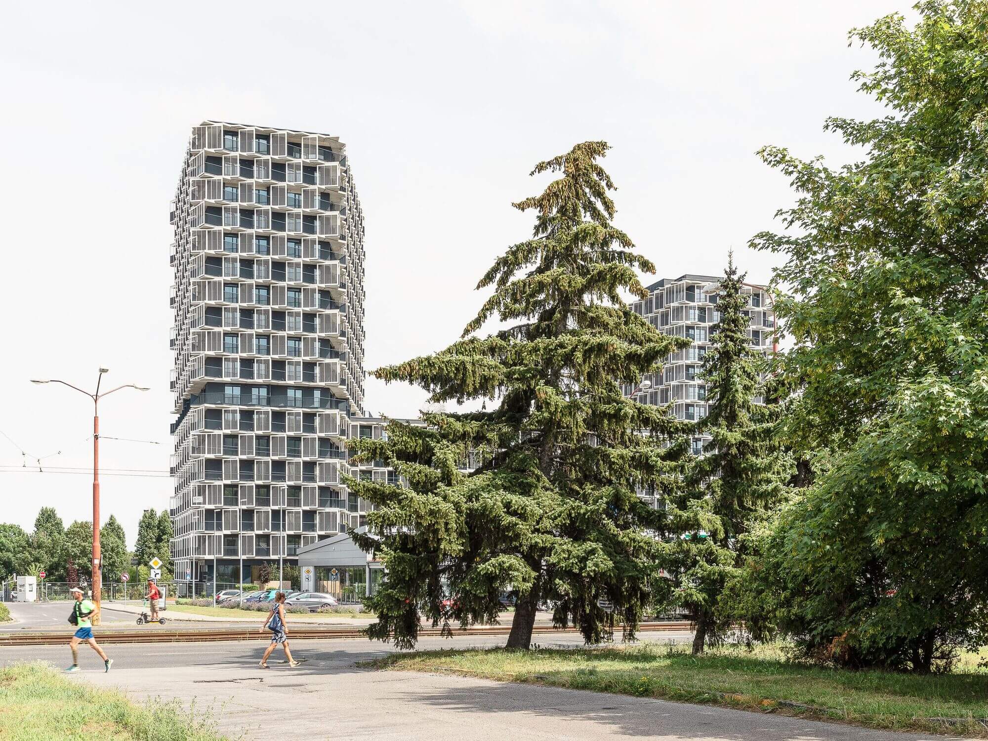 RAC Жилые многоэтажки Рачанска / AllesWirdGut Architektur