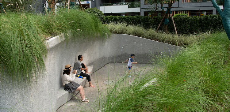 Waterline Park / Lab D+H - Экстерьерная фотография, окна, набережная, сад