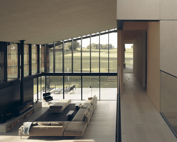 Norfolk Barn / 31/44 Architects - Интерьерная фотография, Гостиная, Стул, Окна