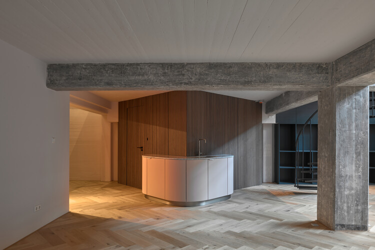 Garage Loft Delfshaven / Kumiki - Интерьерная фотография, Кухня