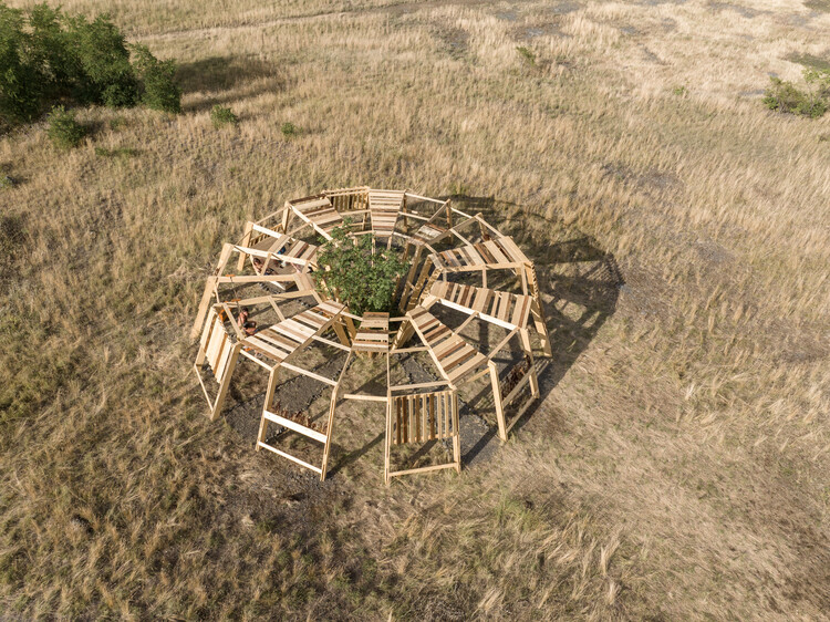 Саммит строителей Hello Wood экспериментирует со строительными технологиями, чтобы возродить заброшенный карьер в Венгрии — изображение 62 из 64