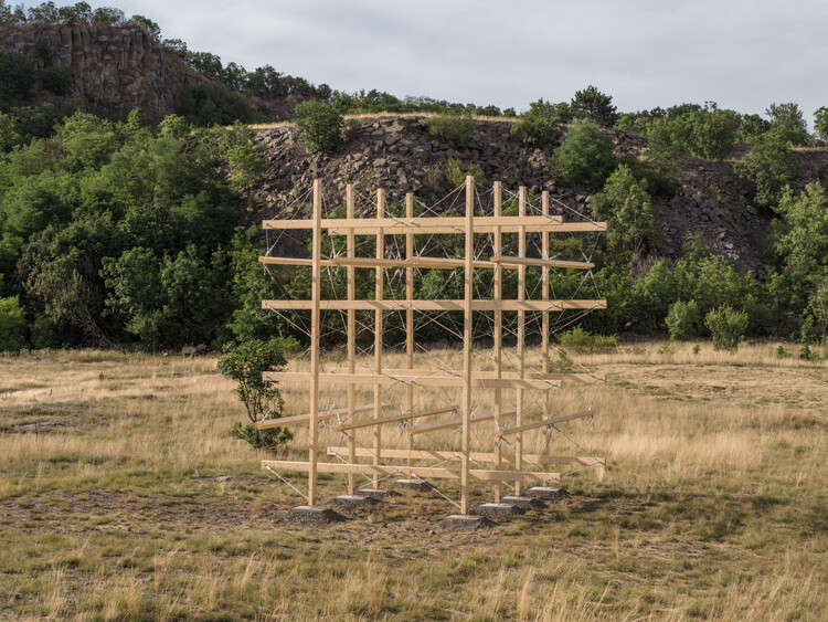 Саммит строителей Hello Wood экспериментирует со строительными технологиями, чтобы возродить заброшенный карьер в Венгрии — изображение 33 из 64
