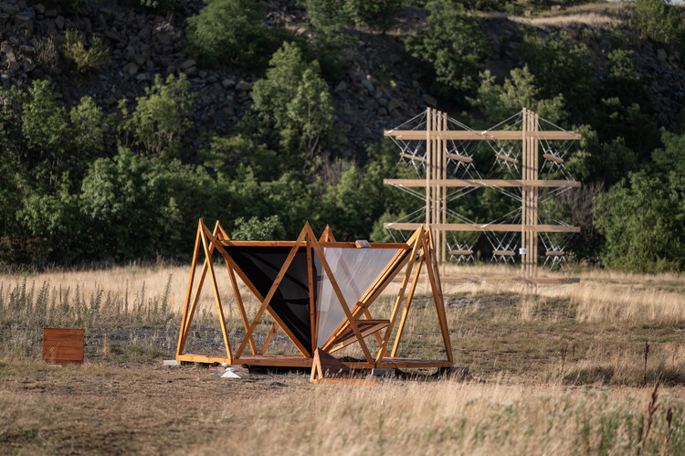 Саммит строителей Hello Wood экспериментирует со строительными технологиями, чтобы возродить заброшенный карьер в Венгрии — изображение 23 из 64