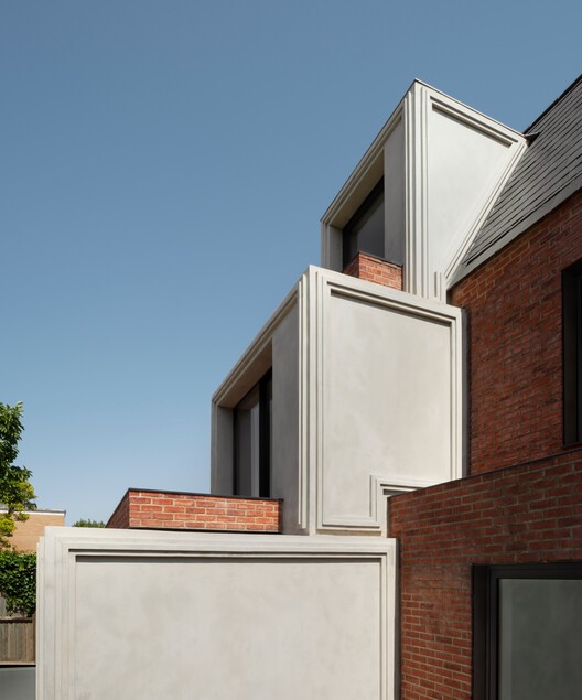 Cast House / Bureau de Change Architects - Фото экстерьера, Окна, Кирпич, Фасад
