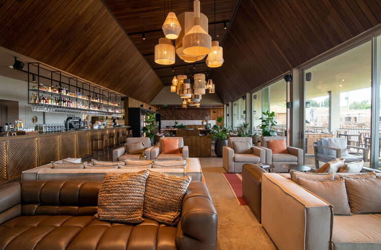 Immerso Hotel / Silva Dias Arquitectos - Интерьерная фотография, Гостиная, Стол, Стул