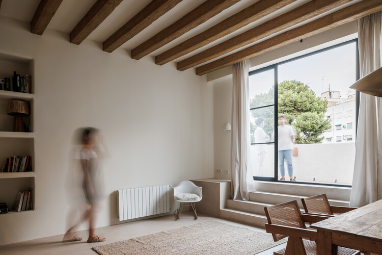 Brisa Home / Volca Interiores - Интерьерная фотография, Окна, Дерево, Стеллажи, Балка