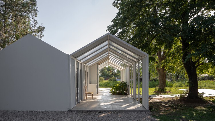 Esten House / Estudio Tecla - Экстерьерная фотография, Фасад, Арка, Сад