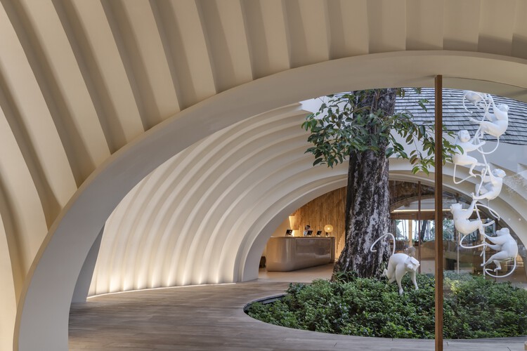 Holiday Inns Samui Lobby / Onion - Интерьерная фотография, Арка